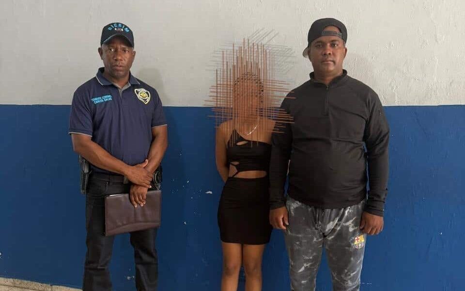 Adolescente reportada como desaparecida en compañía de agentes de Dicrim