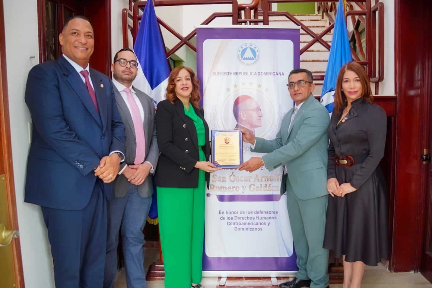 Parlacen reconoce a dos defensores de los derechos humanos dominicanos