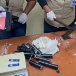 Autoridades incautan dos maletas con los tubos repletos de cocaína