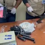 Autoridades incautaron dos maletas que contenían tubos llenos de cocaína