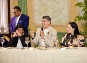 Presidente Abinader reitera respaldo a la clase artística y escucha propuestas del sector cultural