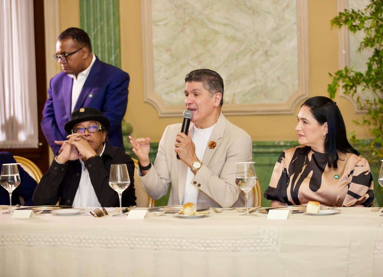 Presidente Abinader reitera respaldo a la clase artística y escucha propuestas del sector cultural