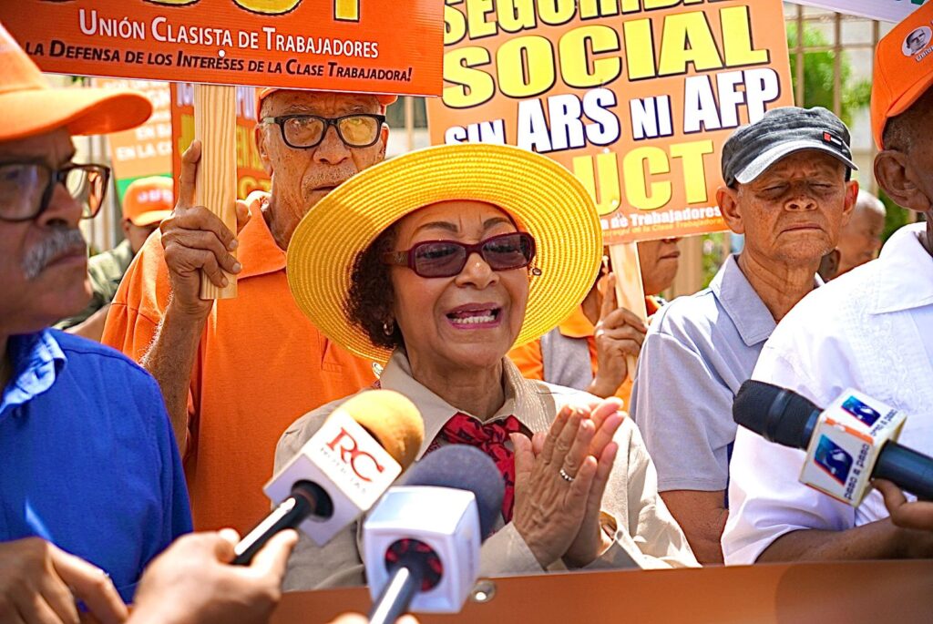 Frente Amplio y organizaciones populares marchan contra 
