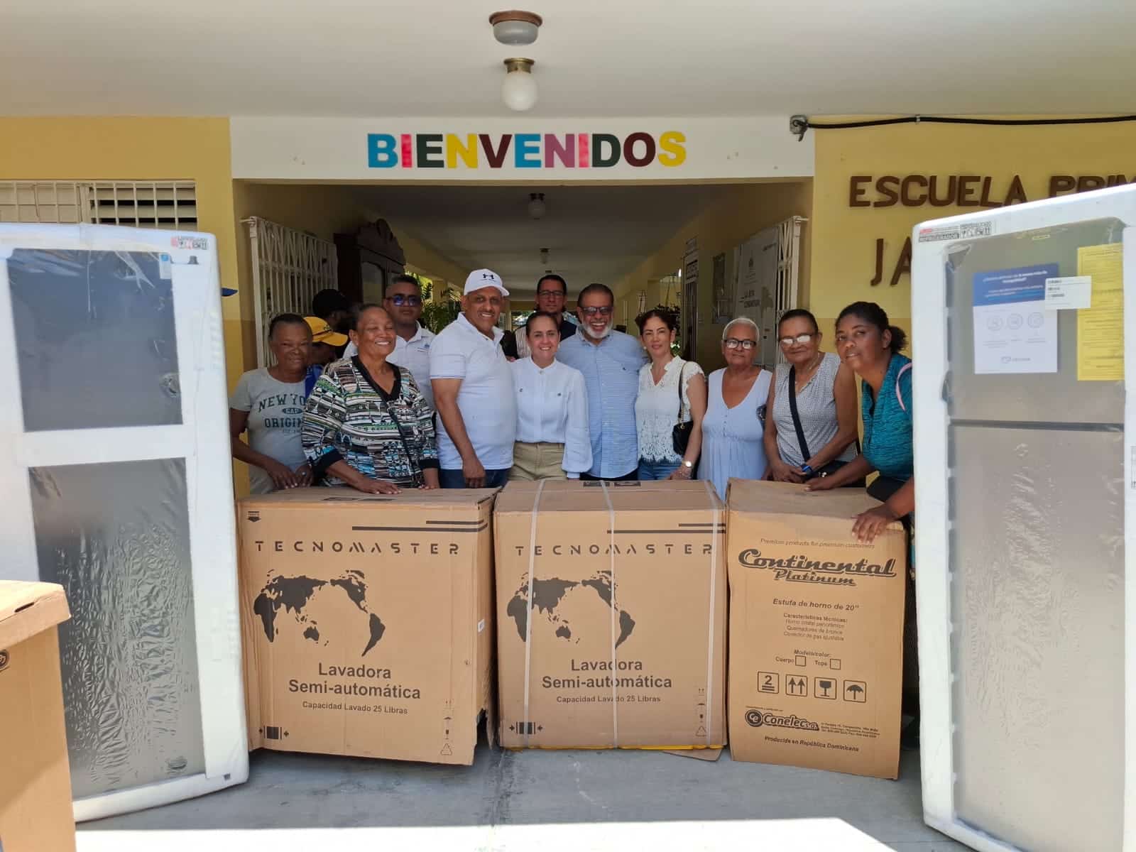Gobierno lleva jornada médica y social a Valverde