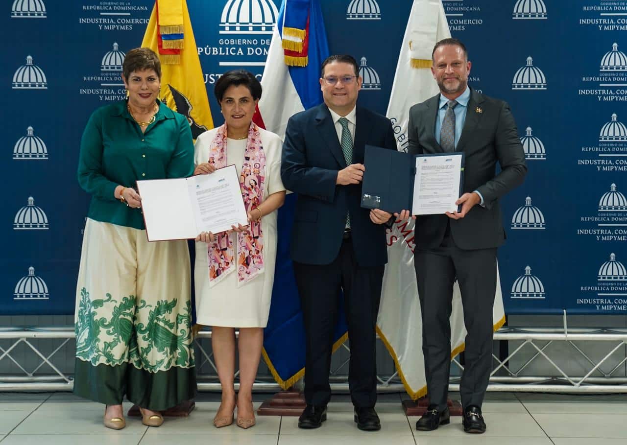 Firma de acuerdo entre República Dominicana y Ecuador.