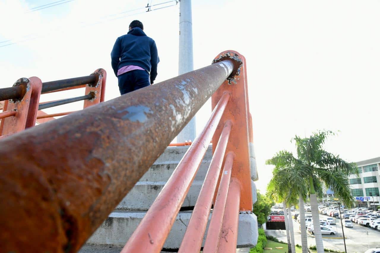 Puentes peatonales del Gran Santo Domingo, abandonados y en el olvido.