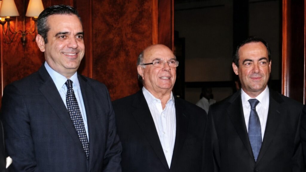 Presidente Luis Abinader, el expresidente Hipólito Mejía y el exministro español José Bono Martínez.
