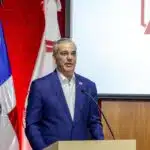 El presidente Luis Abinada inauguró el espacio "La economía es el aula abierta" En Intec
