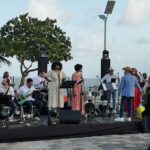 Big Band pone la música en homenaje a las madres en el Malecón de Santo Domingo.