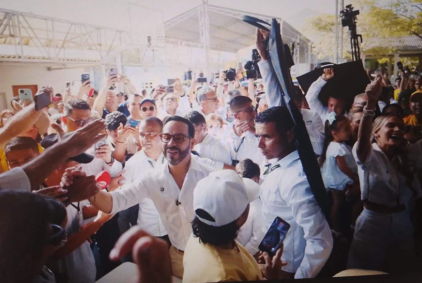 El tigre lleno con su familia a votar como simbología de la reserva y la familiaridad tradicional colombiana. (Fuente externa).