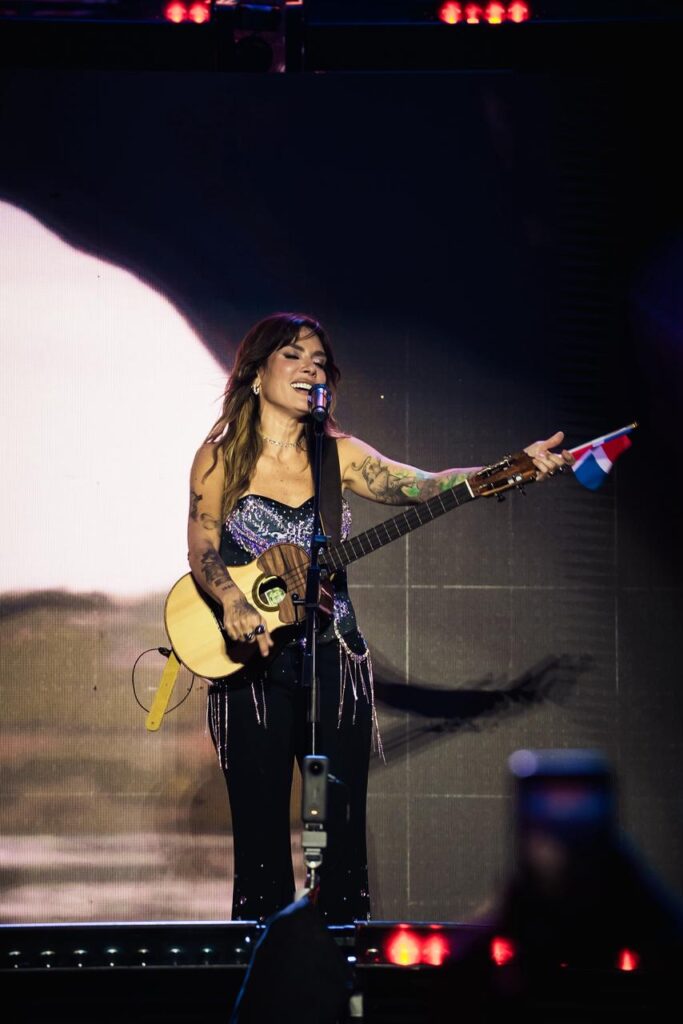 Kany García durante su concierto en el Estadio Quisqueya