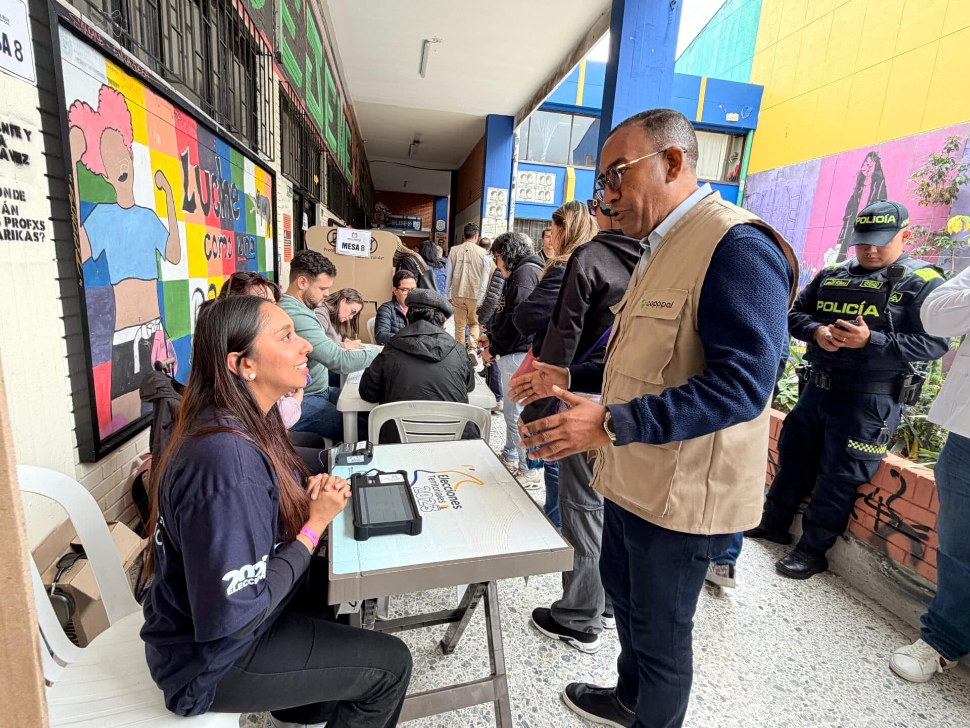 Víctor Pichardo participa como observador de las elecciones de Colombia.