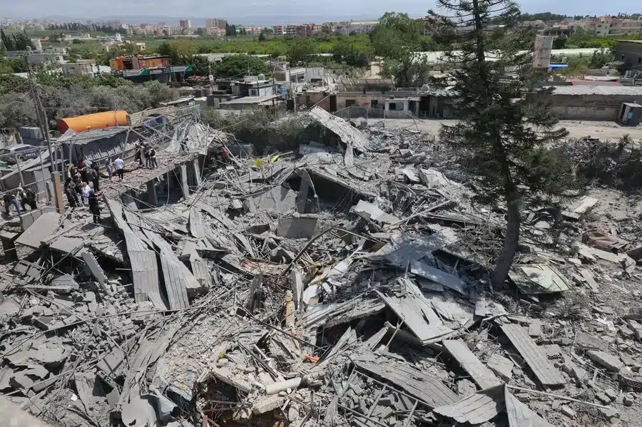 Imagen de archivo de los daños tras un ataque aéreo israelí en la aldea de Maashouk, en el sur del Líbano. EFE/WAEL HAMZEH.