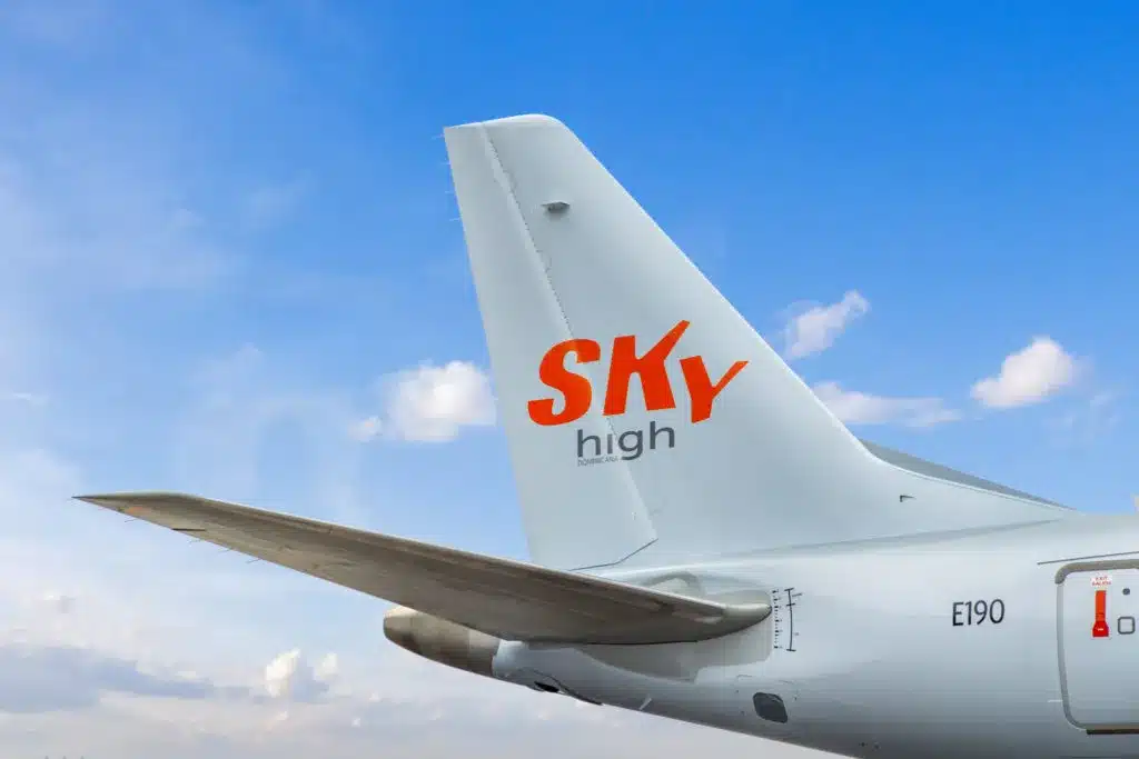 Avión de Sky High regresa de emergencia al AILA