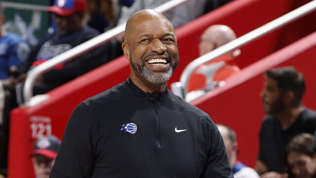 Mosley firmó un contrato de cinco años, según informaron fuentes a Shams Charania de ESPN. Mosley dirigió al Orlando Magic durante las últimas cinco temporadas