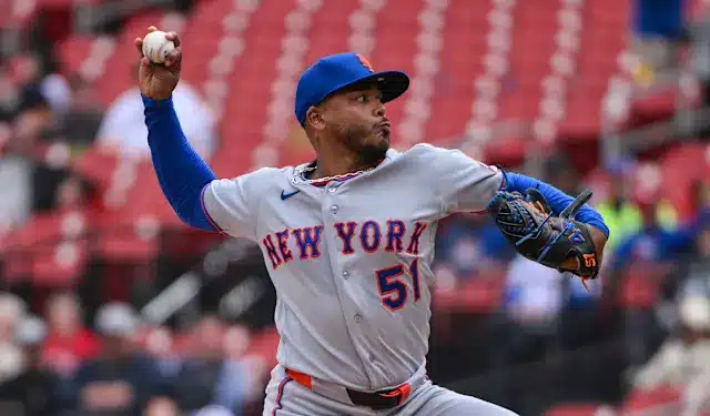 Freddy Peralta, lanzador dominicano de los Mets de Nueva York.