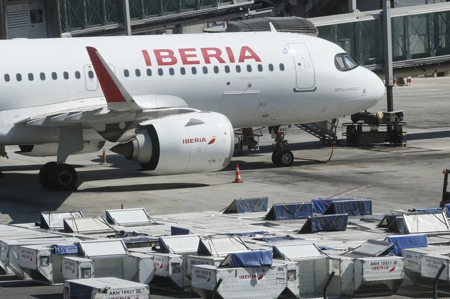 Aviones de Iberia en la T4 del aeropuerto Adolfo Suárez Madrid Barajas, en una imagen de archivo. EFE/Fernando Alvarado.