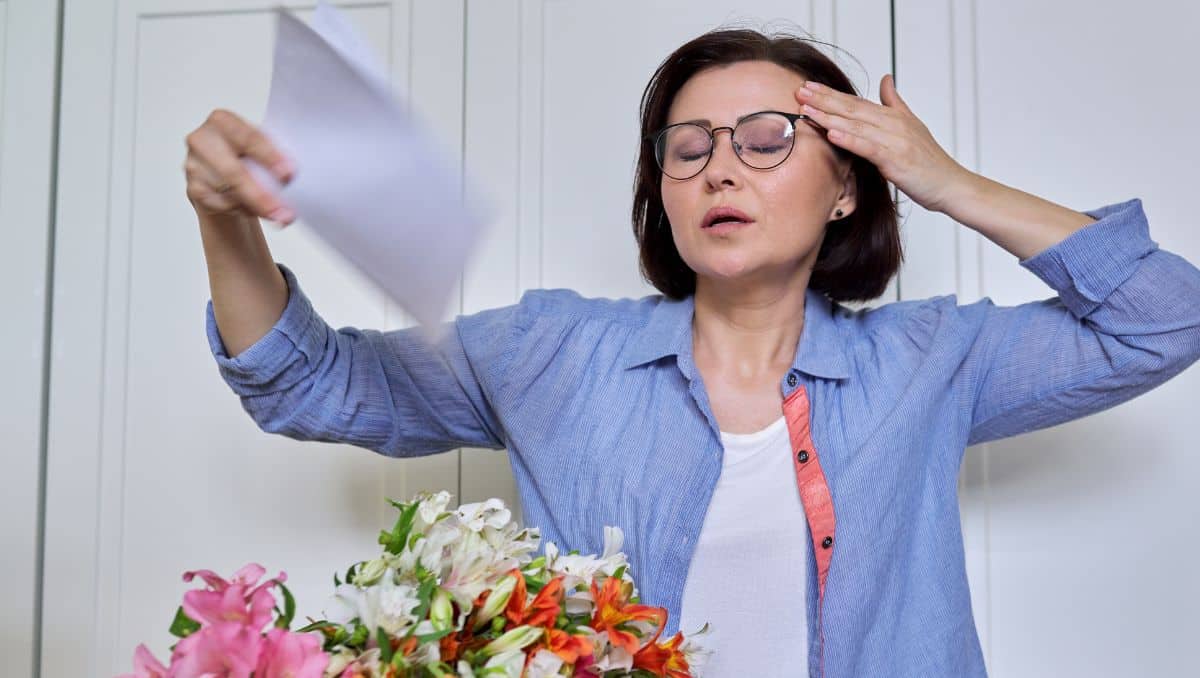 Qué comer durante la menopausia para aliviar los sofocos, según la ciencia