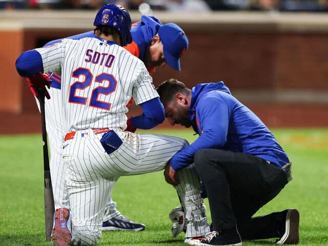 La estrella de los Mets, el dominicano Juan Soto, recibió un pelotazo en el pie derecho, lo que lo obligó a abandonar el partido de los Mets de Nueva York contra los Tigres de Detroit