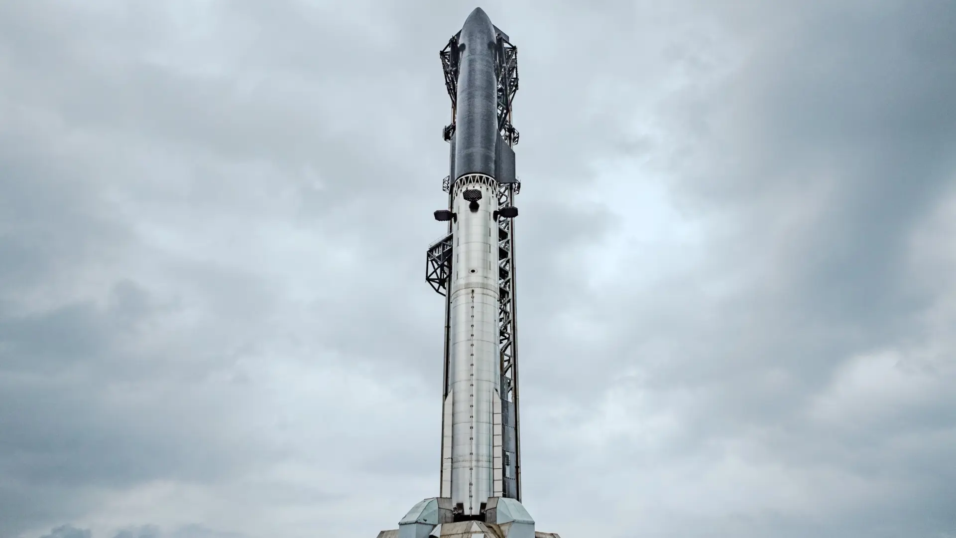 SpaceX lanza con éxito el Starship V3 tras un intento fallido en Texas.