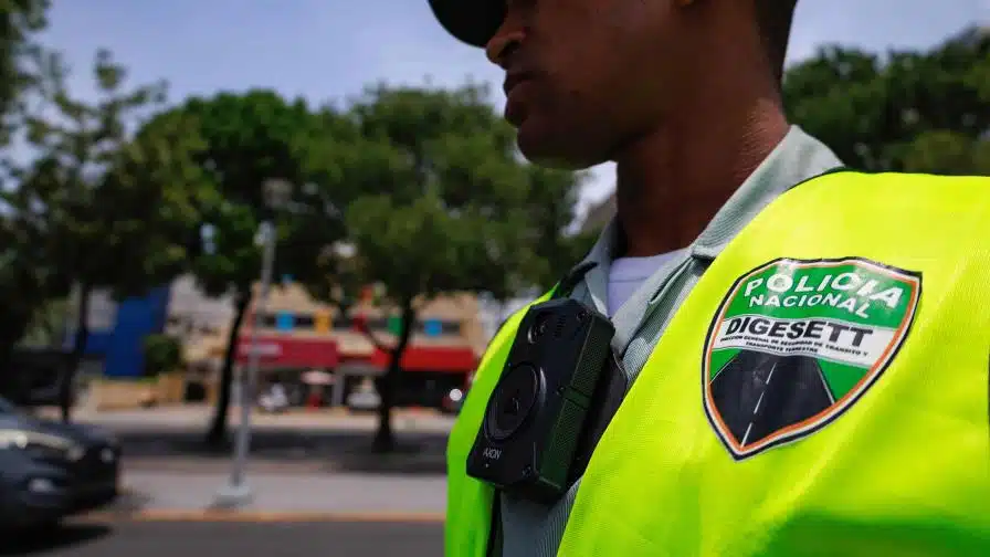 Agente de la Dirección General de Seguridad del Tráfico y Transporte Terrestre (DJSET).
