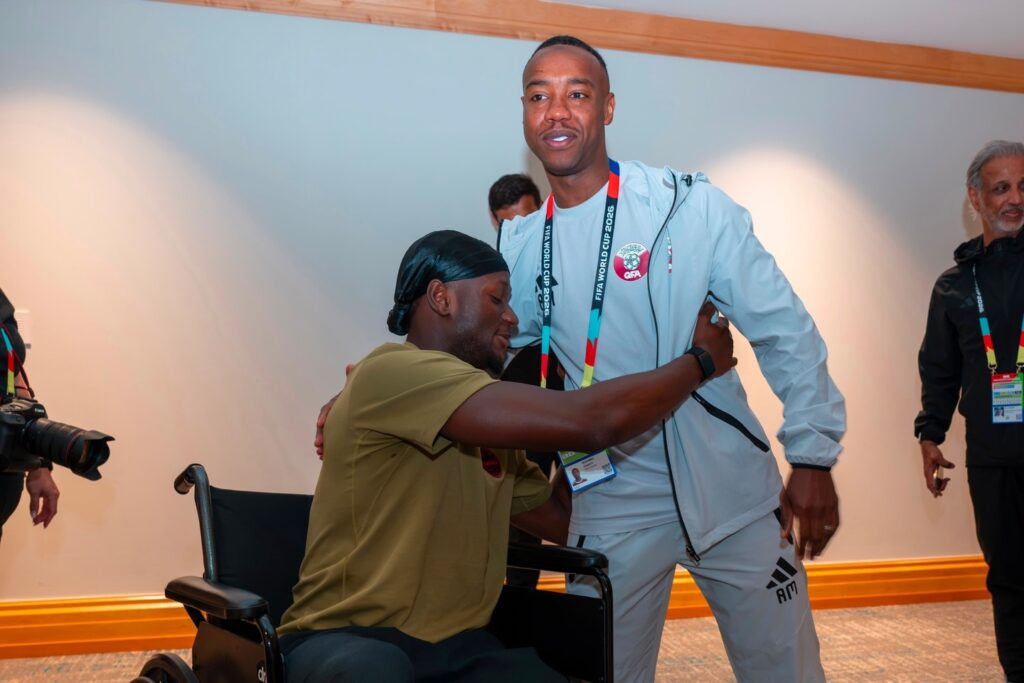 El mediocampista catarí Assim Madibo visitó a Ismaël Koné de Canadá en Vancouver para desearle una pronta recuperación tras su desafortunada lesión en la pierna