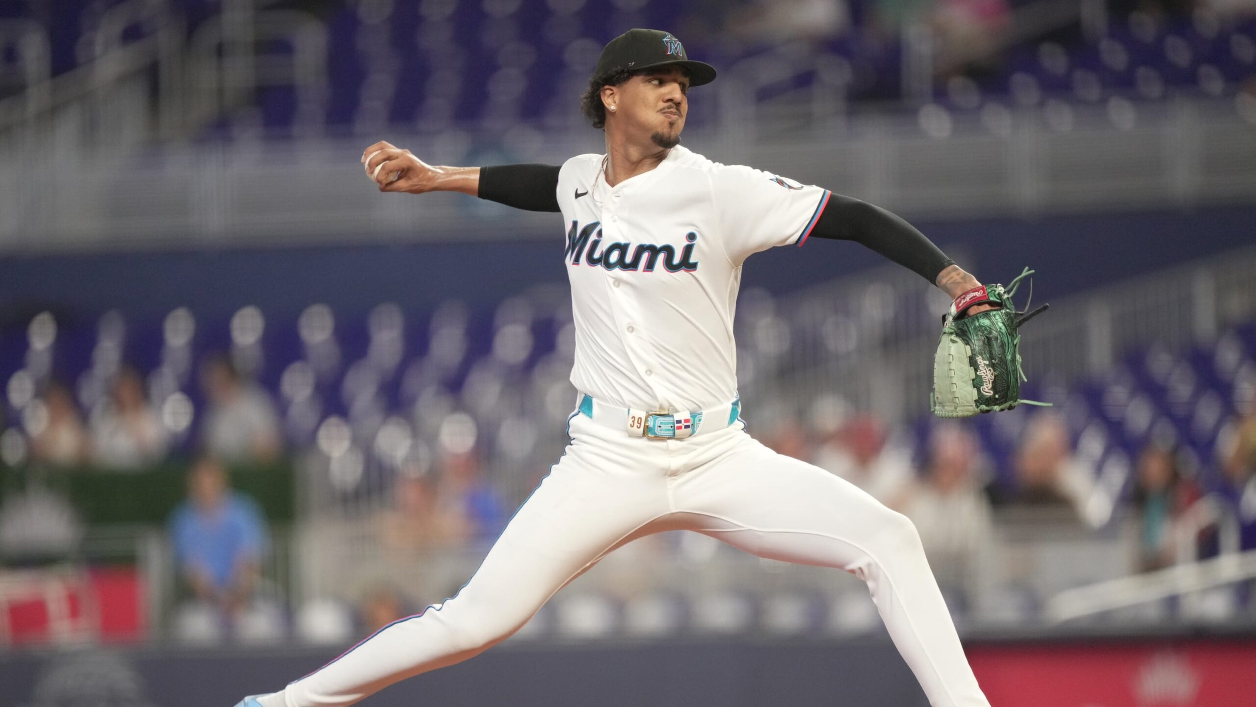 Eury Pérez de los Miami Marlins