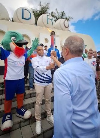 La Antorcha «Llama de los Valores» visita a San Pedro de Macoris