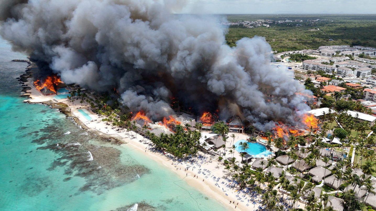 Identifican turista fallecida en incendio de hotel en Bayahíbe