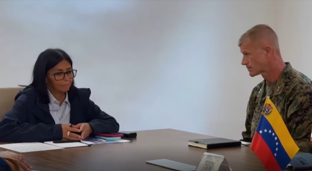 Delcy Rodríguez en reunión con Kevin Jarrard (Foto fuente externa).