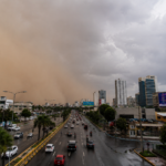 Polvo de Sahara crea ambiente grisáceo en el San Santo Domingo / Imaaaaagen creada por la IA