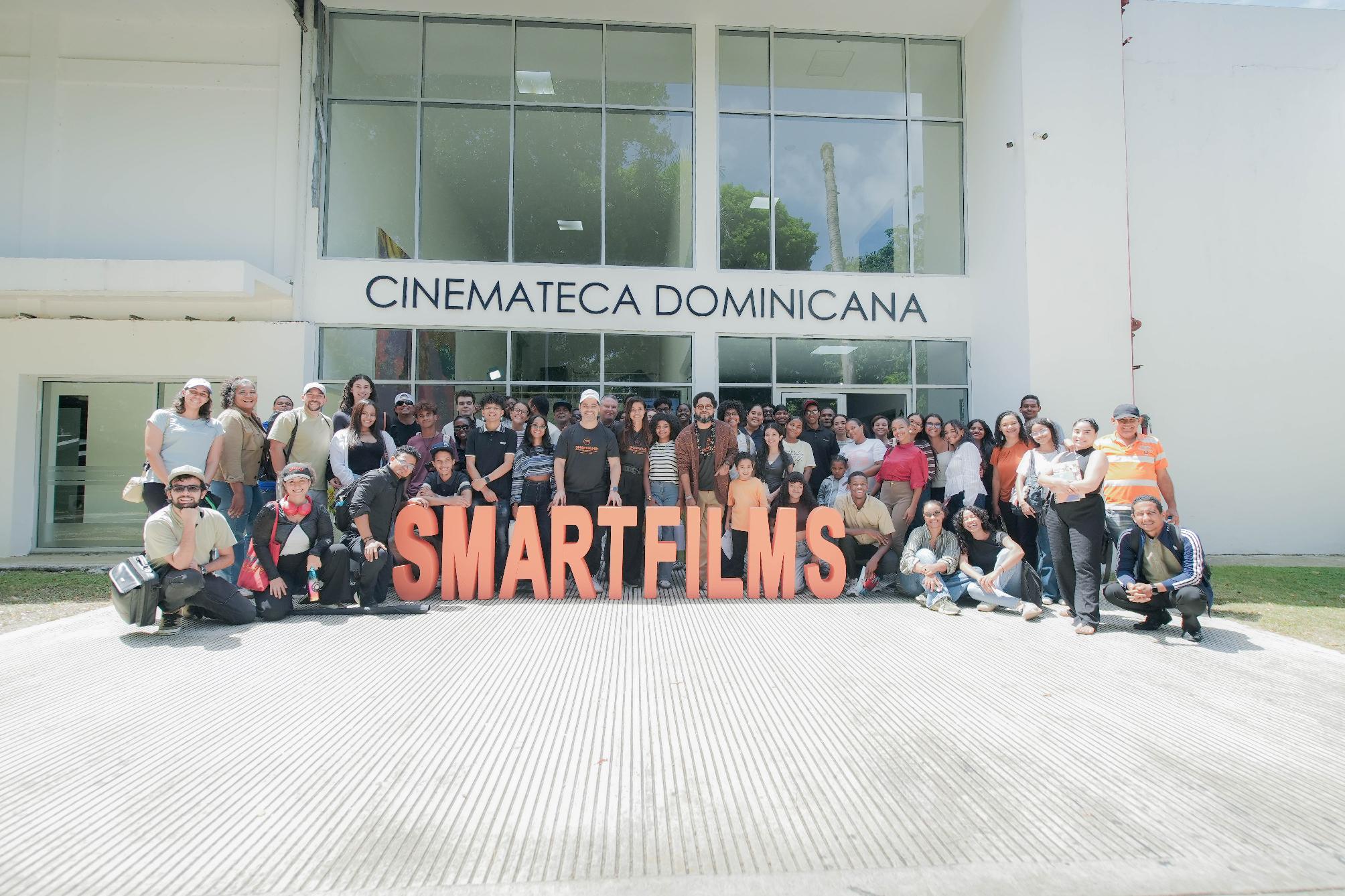 Los participantes tienen el reto creativo de crear “Una Historia Súper Especial” con su celular.