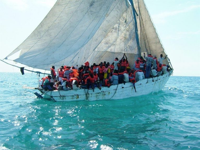 Detienen 17 migrantes haitianos en embarcación en Jamaica