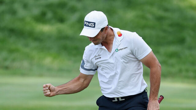 Viktor Hovland culminó una remontada memorable al embocar un putt de birdie de 2 metros en el primer hoyo del desempate el lunes por la mañana y se adjudicó el Travelers Championship cuando Scottie Scheffler falló un putt de birdie de 1,2 metros.