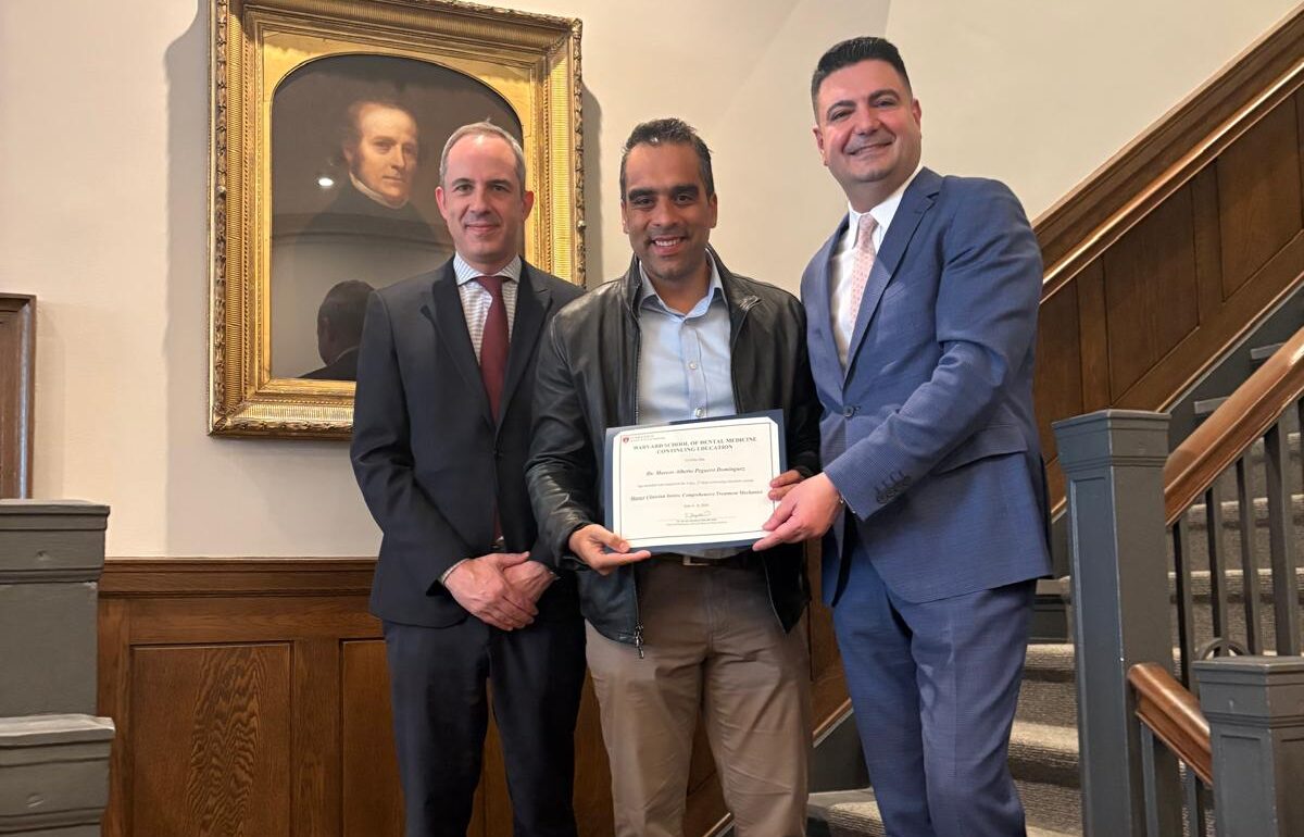 De izquierda a derecha, Dr. Andre Weissheimer, director de la clínica de ortodoncia en la Facultad de Medicina Dental de Harvard, el especialista dominicano en ortodoncia Marcos Peguero, y Dr. Sercan Akyalcin, jefe del departamento de ortodoncia de la Facultad de Odontología de Harvard.