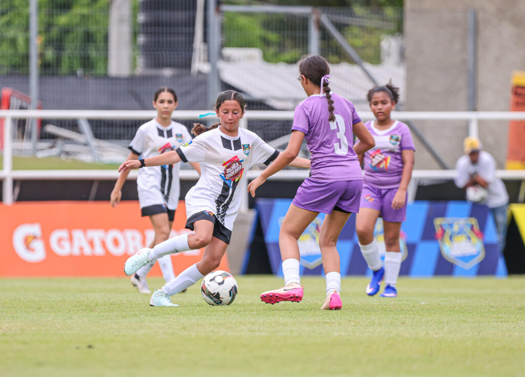 Partido que definió el campeón femenino U15 entre St. Michael's vs O&M Hostos.