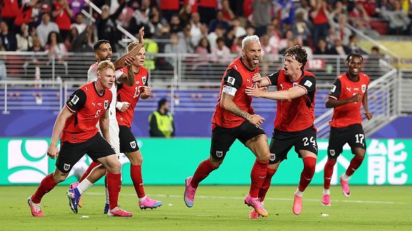 Marko Arnautovic anotó de penalti para darle la victoria a Austria por 3-1.