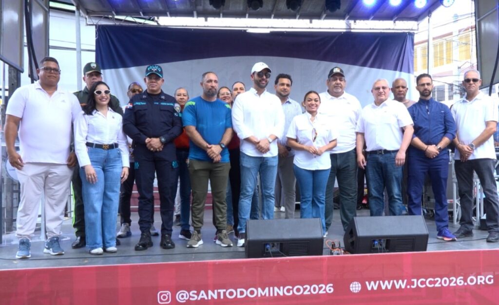 Autoridades de la ciudad de Moca durante el acto de recibimiento de la antorcha de los Juegos Centroamericanos y del Caribe Santo Domingo 2026.