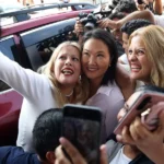La candidata derechista a la Presidencia de Perú, Keiko Fujimori (c), en una fotografía de archivo. EFE/Paolo Aguilar