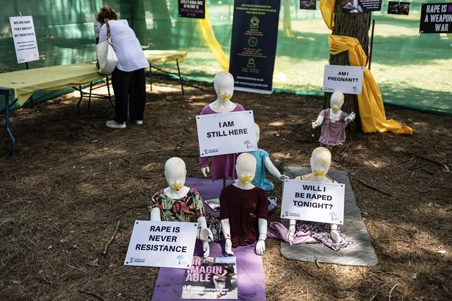 Imagen de archivo de una instalación sobre los abusos sexuales sufridos durante el ataque de Hamás contra Israel el 7 de octubre de 2023. EFE/EPA/Kim Ludbrook