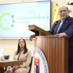 El ministro de Educación Superior, Ciencia y Tecnología (MESCyT), Rafael Santos Badía acompañado ante el Consejo Económico y Social (CES), durante la Asamblea Plenaria Extraordinaria. (Fuente externa).