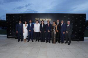 La vicepresidenta Raquel Peña y el ministro Eduardo Sanz Lovatón acompañan a la Junta Directiva de ANEIH