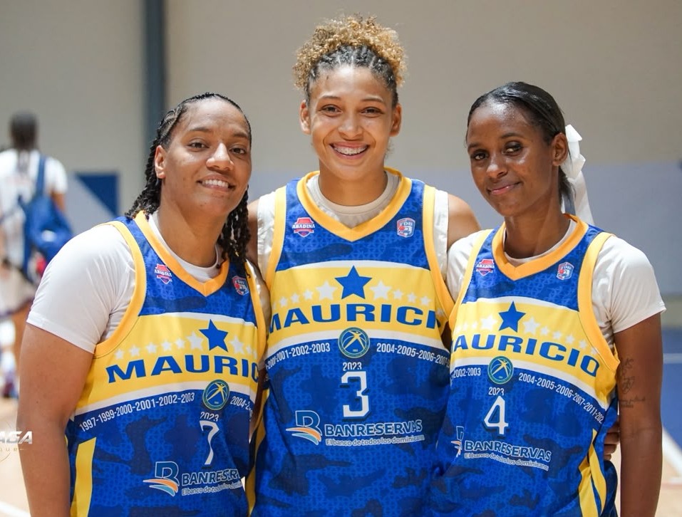 Génesis Evangelista, Cesarina Capellán y Gloribel Rodríguez, del club Mauricio Báez.