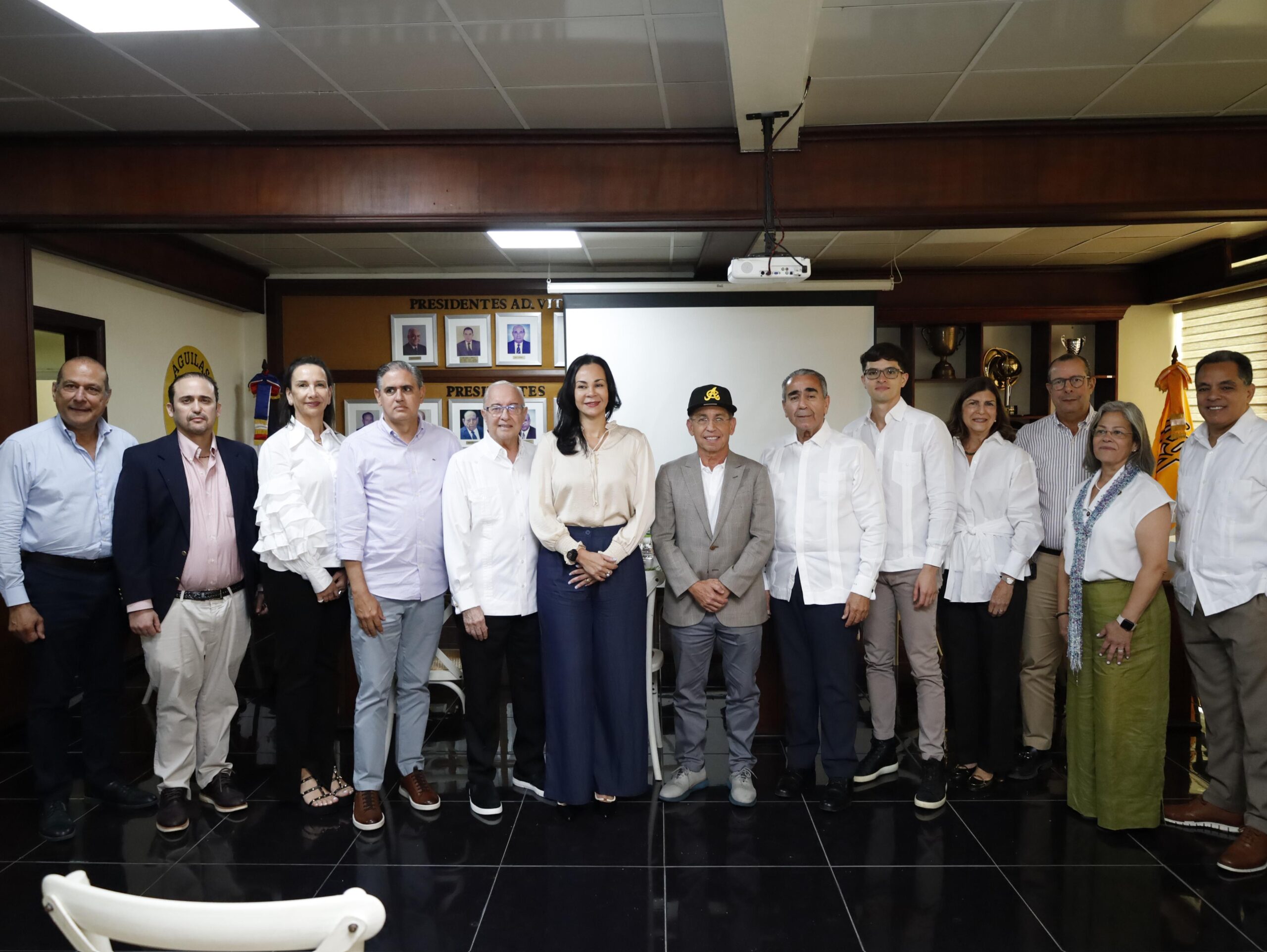 electo Wilhelm Lawrence Riggio como presidente del Consejo Directivo que tendrá a su cargo la conducción de la organización en el próximo período