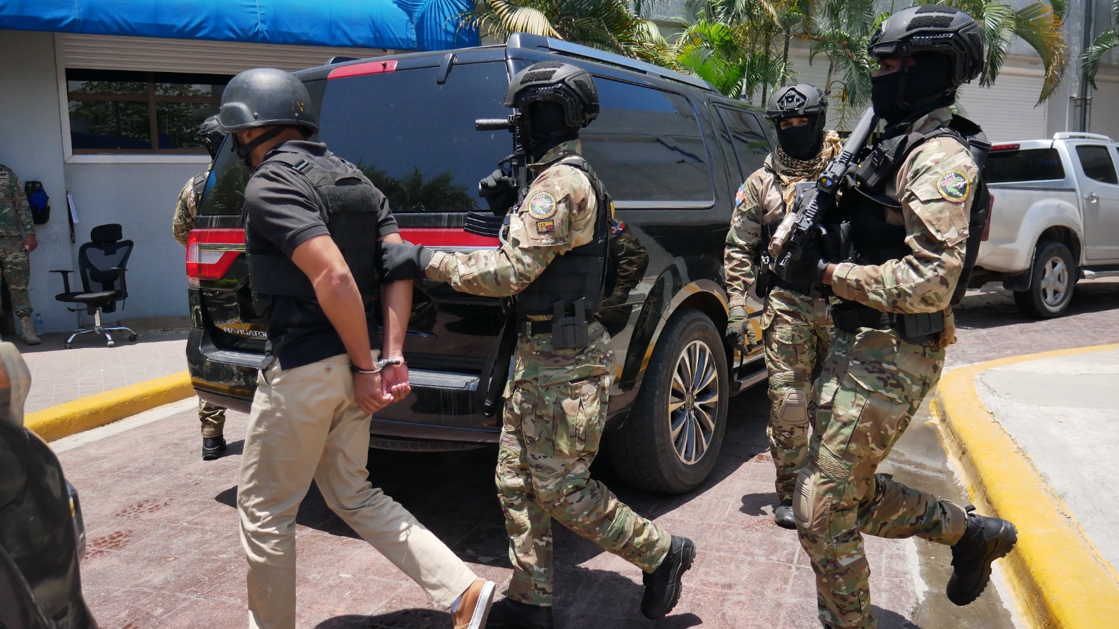 Extraditan desde Aruba dominicano vinculado a decomiso de ocho paquetes de cocaína en el AILA.