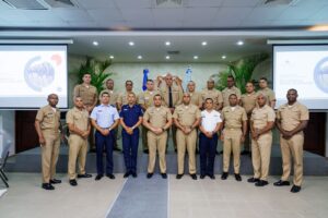 Junto a Lee Ballester, estuvieron acompañándole el Coronel Manuel A. Carrasco Guerrero, ERD., director de Control Migratorio, quien al explicar los roles, funciones, capacidades y limitaciones de la DGM,