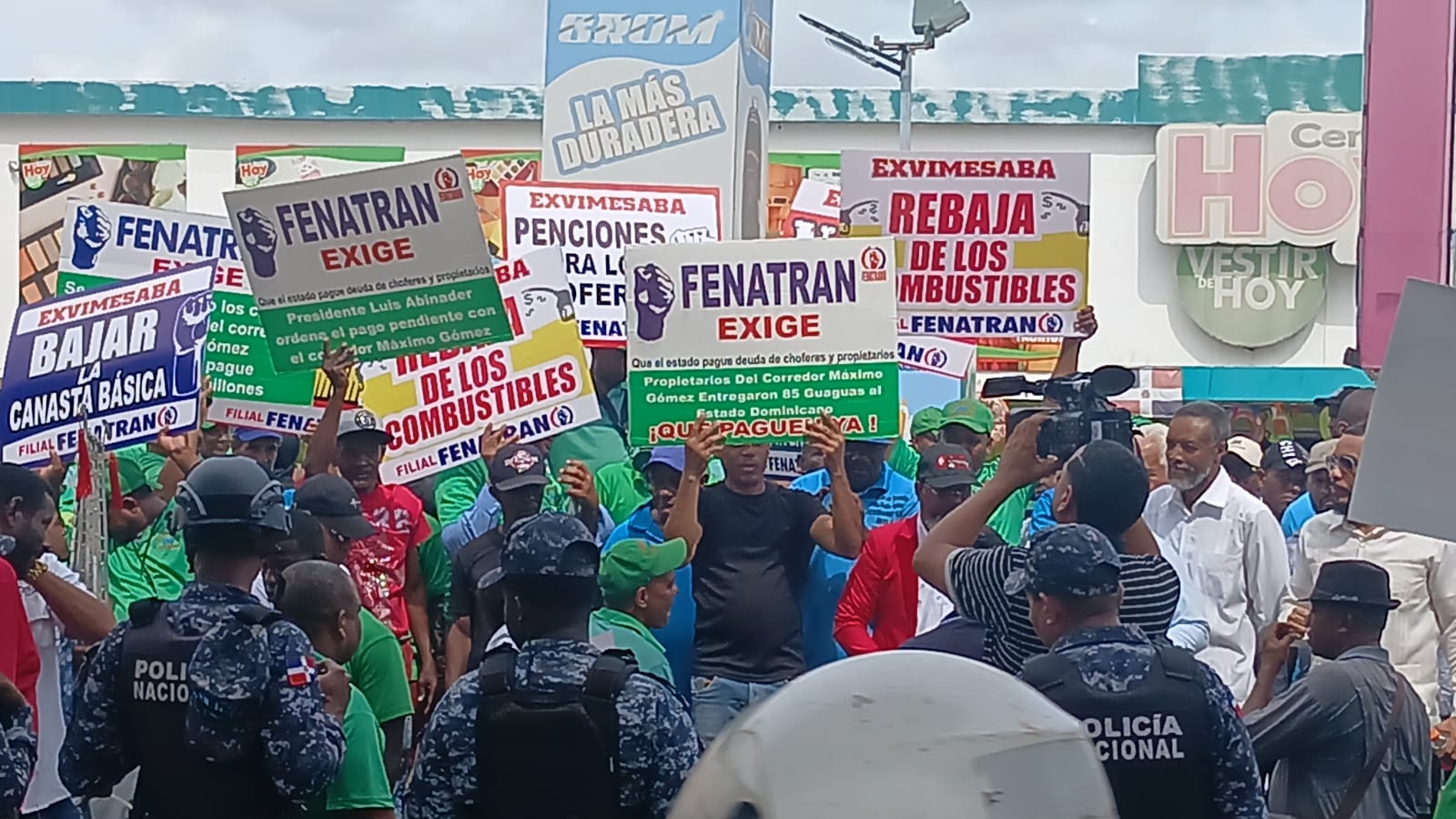Transportistas rechazan medidas del Gobierno