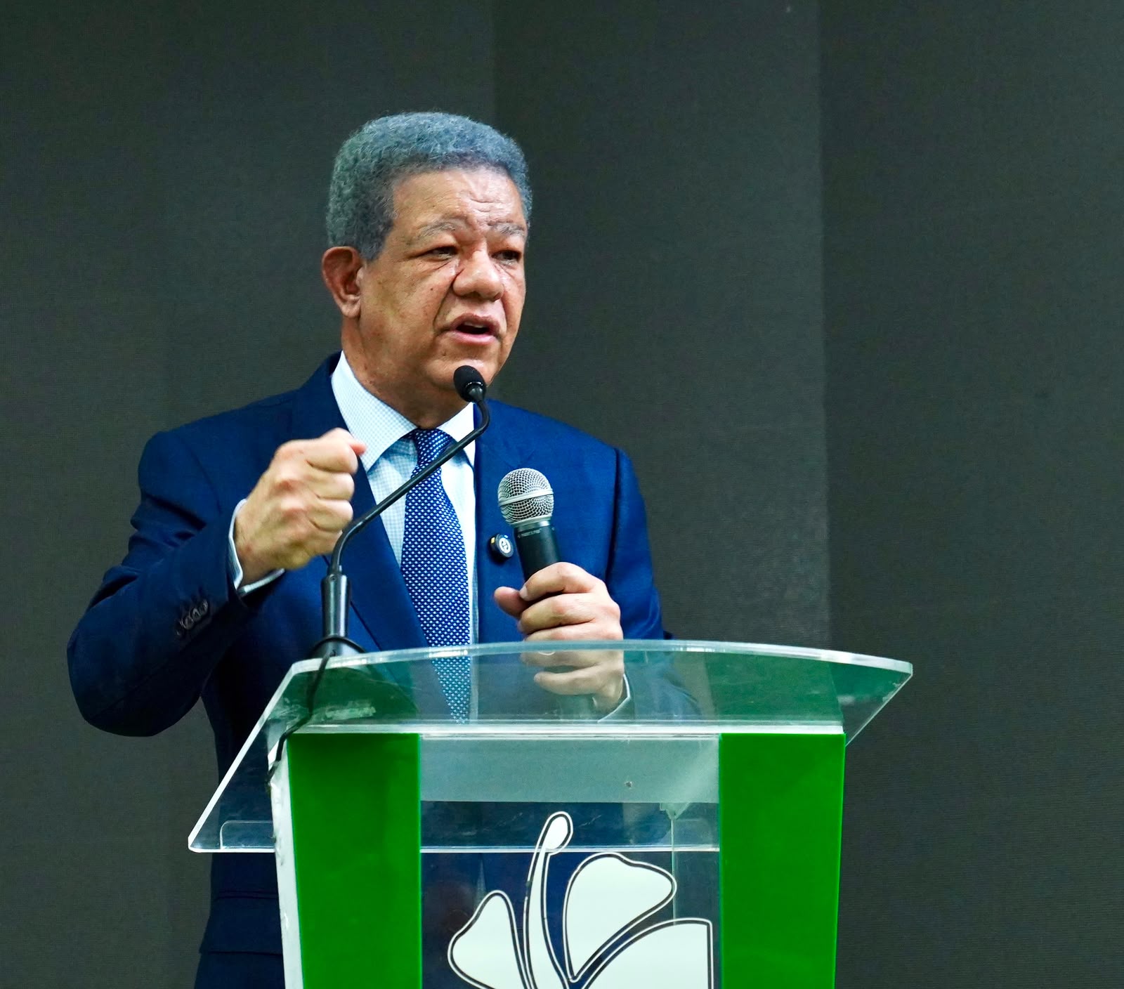 Leonel Fernández pide bajar impuestos y reformular Presupuestos del 2026.