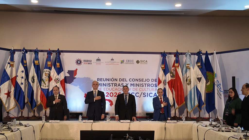 Luis Miguel De Camps durante la LI Reunión Ordinaria del Consejo de Ministras y Ministros Intersectorial de Educación y Cultura de la Coordinación Educativa y Cultural Centroamericana del Sistema de la Integración Centroamericana (CECC/SICA).