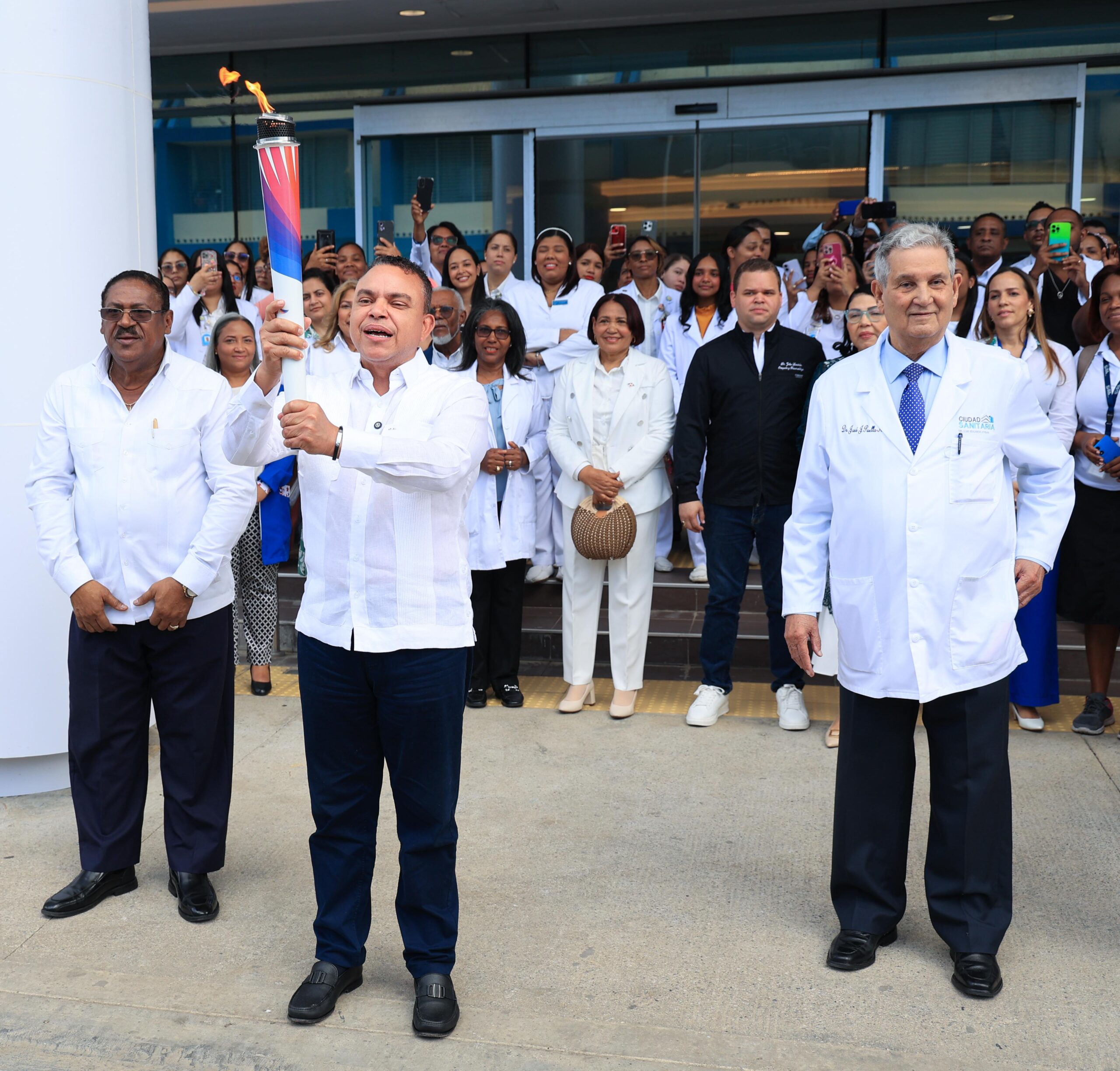 SNS recibe antorcha y garantiza asistencia médica en Juegos 2026